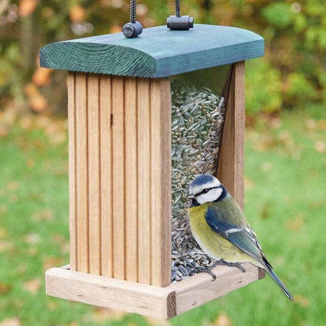 zooprinz nachhaltiges Vogelhaus zum aufhängen - Vo-gelfutterspender mit stabilem Sitzrand und Schutzdach für Wildvögel – witterungsbeständig und langlebig – Dank des Seils schnell